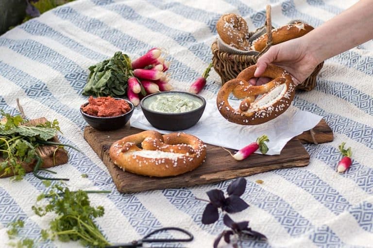 Glutenfreie und vegane Laugenbrezeln