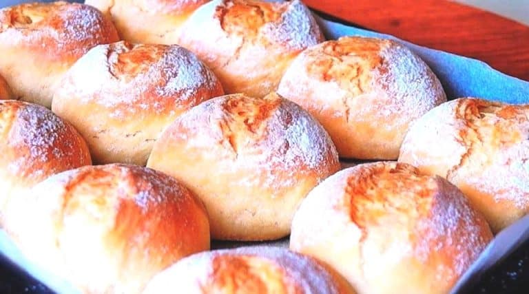 BRÖTCHEN, WIE VOM BÄCKER IN WENIGEN MINUTEN ZUBEREITET