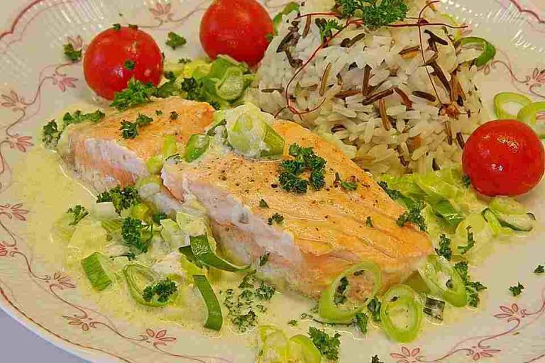 Lachs in Frühlingszwiebel-Sahne-Sauce