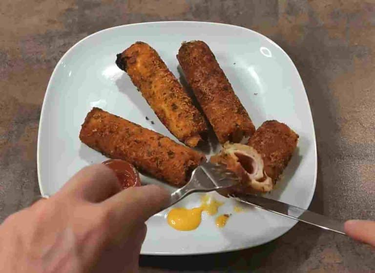Panierte gefüllte Schinkenröllchen