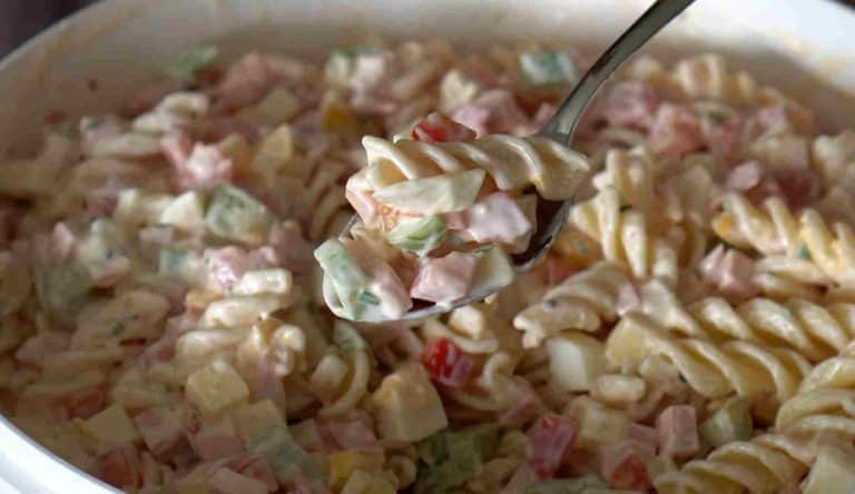 Nudelsalat mit leckere Geheimsoße
