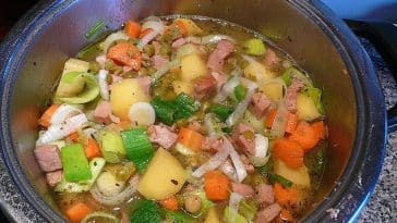 Deftige Erbsensuppe mit Kassler