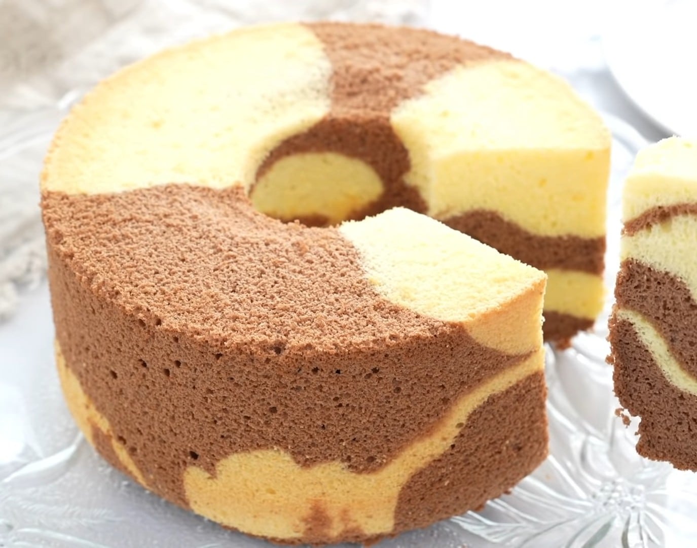 Marmorierter Biskuitkuchen