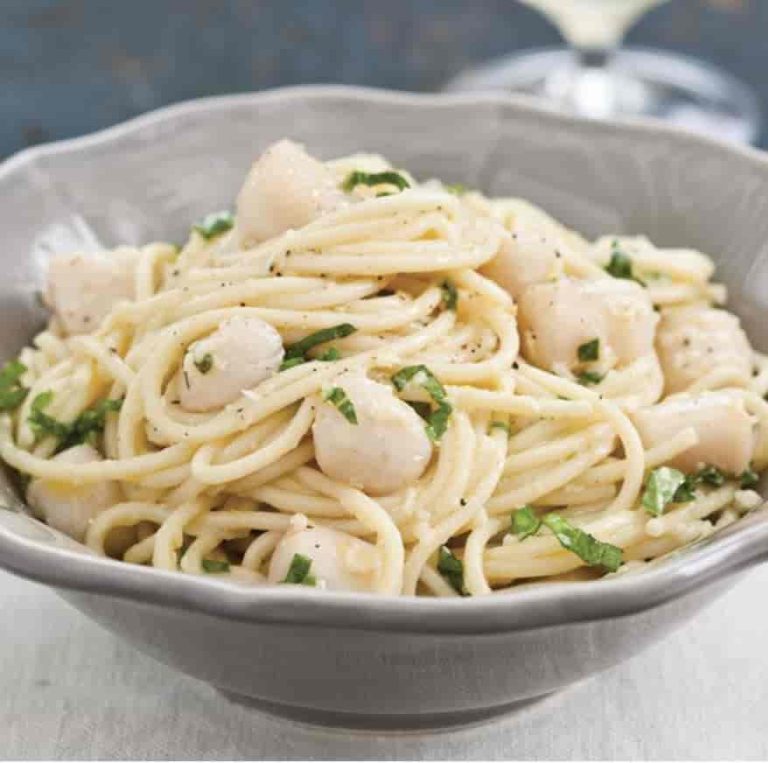SPAGHETTI MIT ZITRONE, BASILIEN UND KAMALLOPS