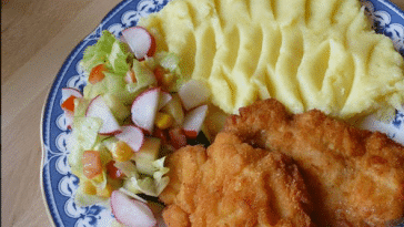 Panierte Hähnchenschnitzel im Käsemantel