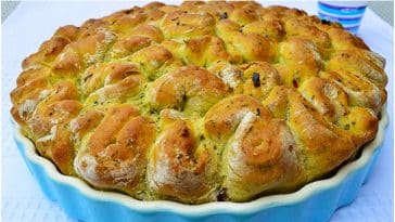 Bärlauch Zupfbrot mit Röstzwiebeln und Chili