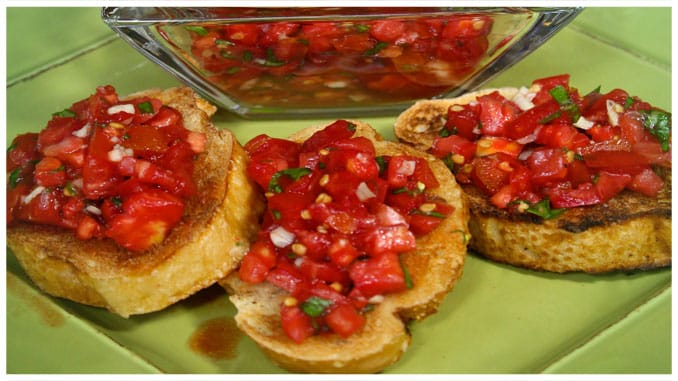 geschmackvoll – Bruschetta mit Tomaten und Knoblauch