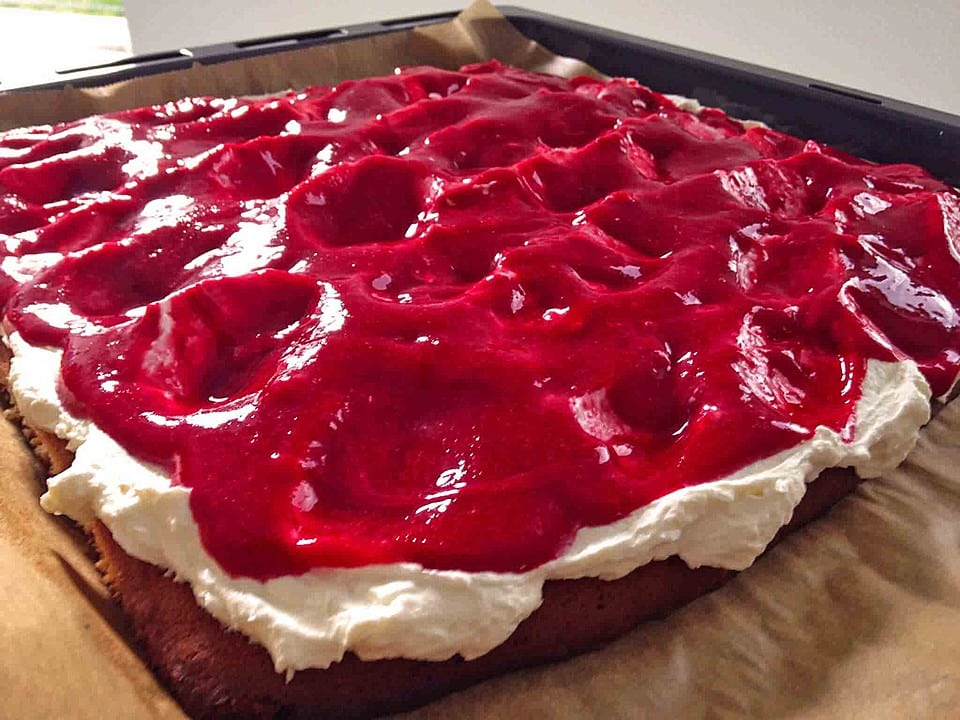 xHimbeerkuchen (cremig – fruchtiger Blechkuchen, für 20 Stücke)
