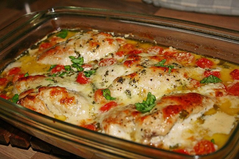 Mozzarella-Hähnchen in Basilikum-Sahnesauce