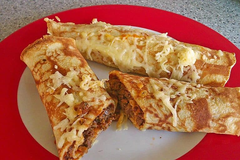 Pfannkuchen mit Hackfleischfüllung