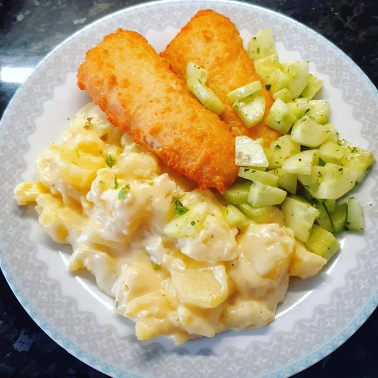 Rahmkartoffeln mit Ofen-Backfisch und Gurkensalat