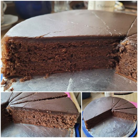 Gestern gab es eine leckere Sachertorte zum Kaffee.