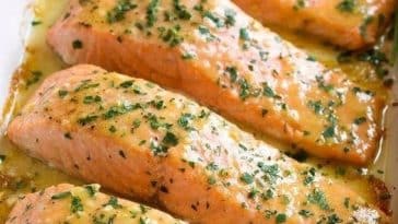 Lachs mit Knoblauchbutter und Zitrone