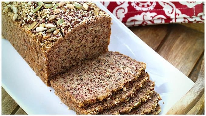 Eiweißbrot mit Mandeln und Quark in 5 Minuten zubereitet