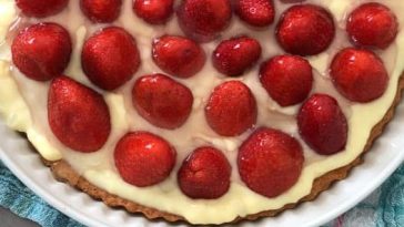 Einfacher Erbeerkuchen mit Pudding