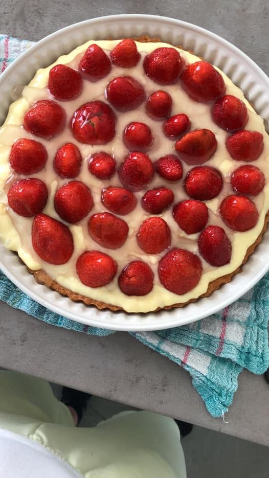 Einfacher Erbeerkuchen mit Pudding