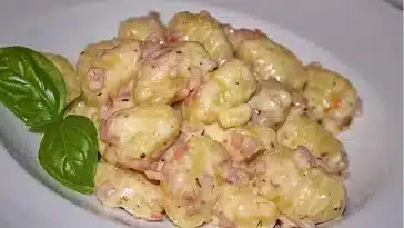 Rezept für Gnocchi mit Käse-Knoblauch-Schinkensauce