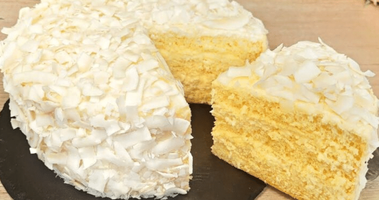 Kokos-Biskuitkuchen: Das Rezept, um ihn fluffig und lecker zu machen