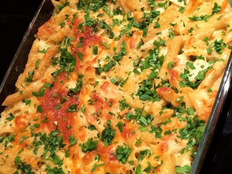 Deftiger Hähnchen Alfredo Auflauf