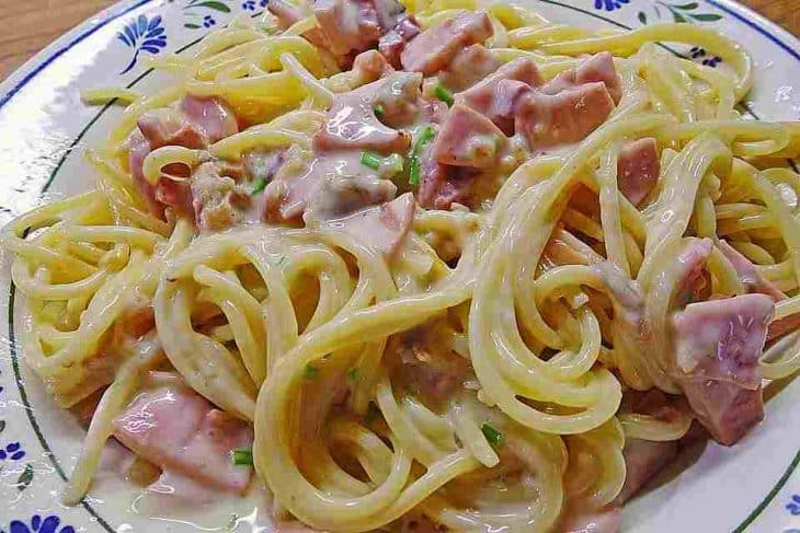 SPAGHETTI MIT SCHINKEN – SAHNE – SOSSE