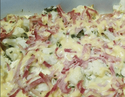 Blumenkohl mit Schinken und Käse überbacken