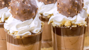 Mini-Schokoladendessert-Parfaitbecher: einfach und schnell