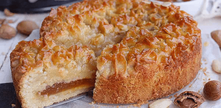 Mandeltarte mit Aprikosenmarmelade