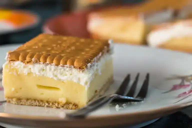 Butterkeks-Vanillecreme-Schnitten Kuchen – Butterkeks Torte / Kekskuchen | Ohne Backen