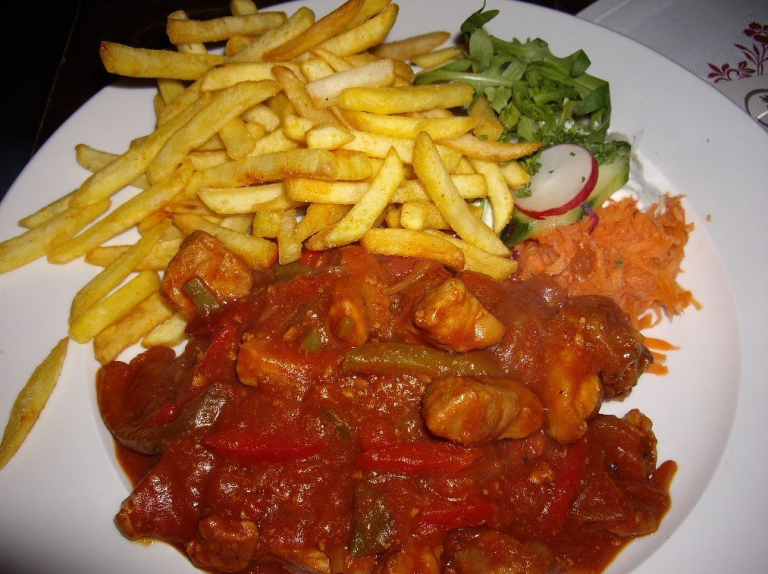 Rezept für Currywurst mit Pommes