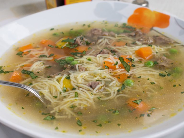 Nudelsuppe selber machen – schnell und einfach