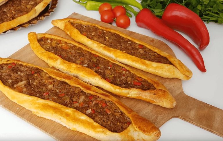 Pide mit Hackfleisch