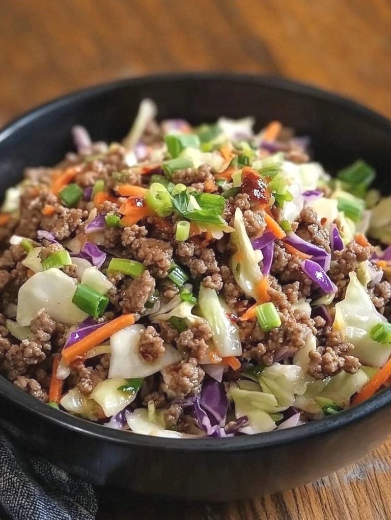 Peppen Sie Ihren Speiseplan auf mit unserem würzigen Low-Carb-Crack-Slaw!