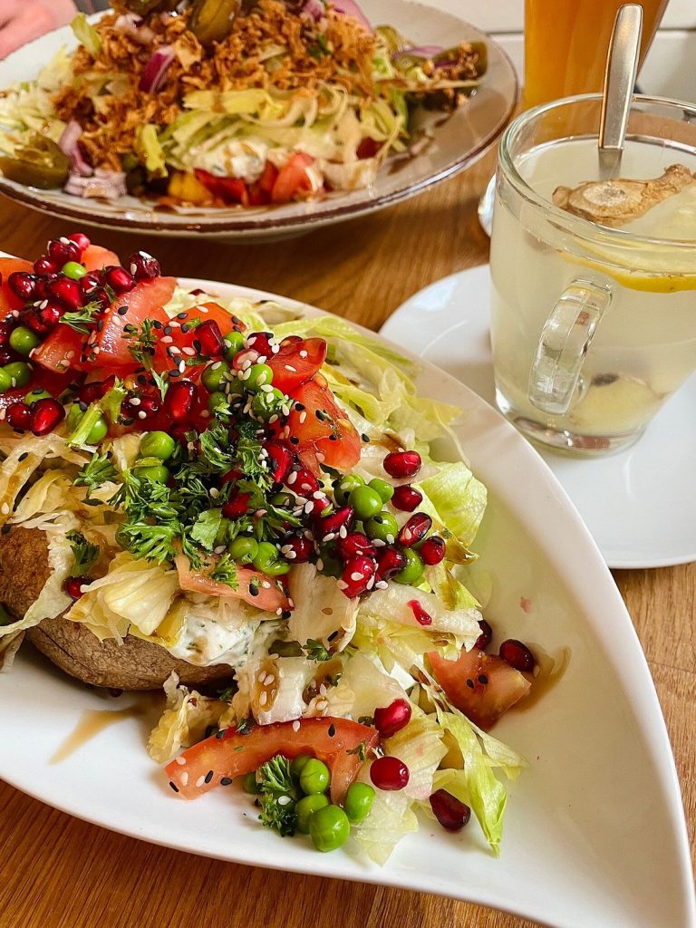 Rezept für die frische Ofenkartoffel mit Joghurt-Dressing