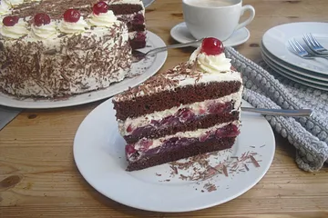 Original Schwarzwälder Kirschtorte – Das perfekte Rezept 2025!