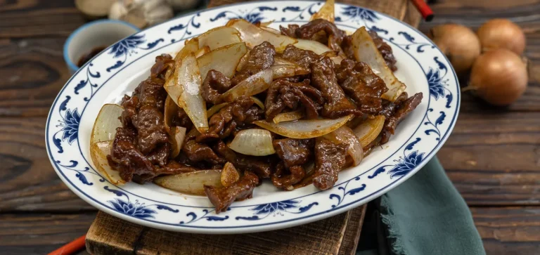 🥩 Schwäbisches Rinderfilet mit Zwiebeln – Rezept & Tipps für gesundes Leben