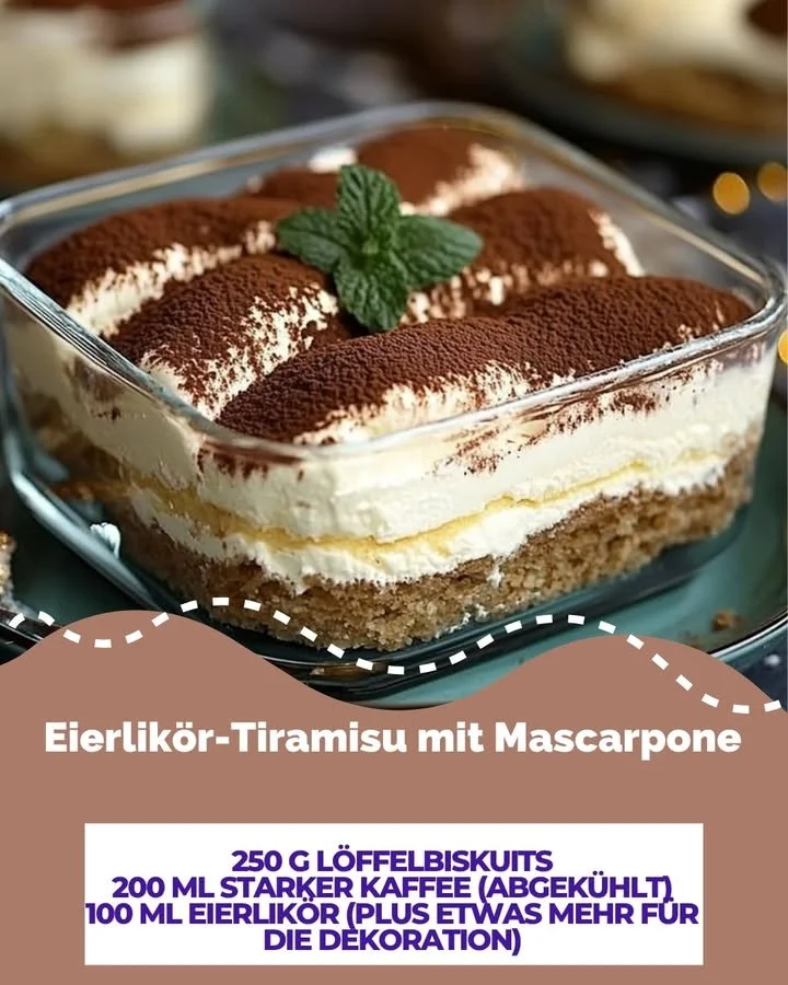 Leckeres Eierlikör-Tiramisu mit Mascarpone in einem eleganten Dessertglas.