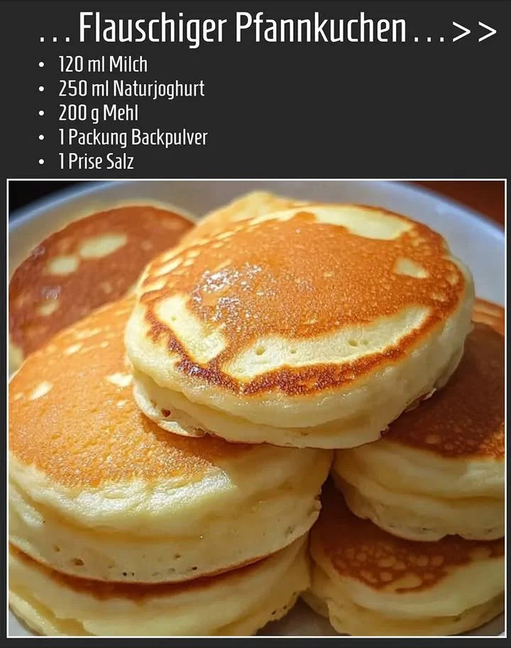 Leckere Pfannkuchen auf einem Teller mit frischem Obst und Sirup