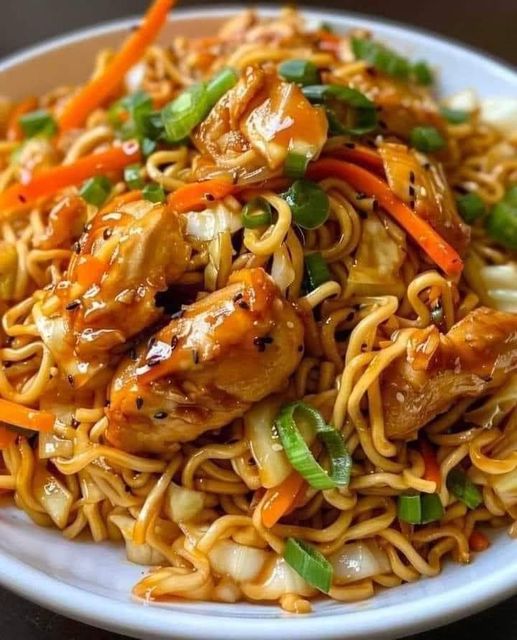 🍜 Chinesisch gebratene Nudeln mit Hühnchenfleisch