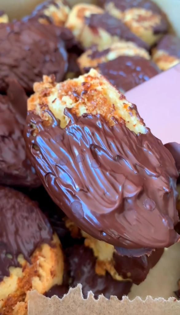Kekse mit Nussfüllung und Schokoglasur – zart, nussig & perfekt für Weihnachten 🎄