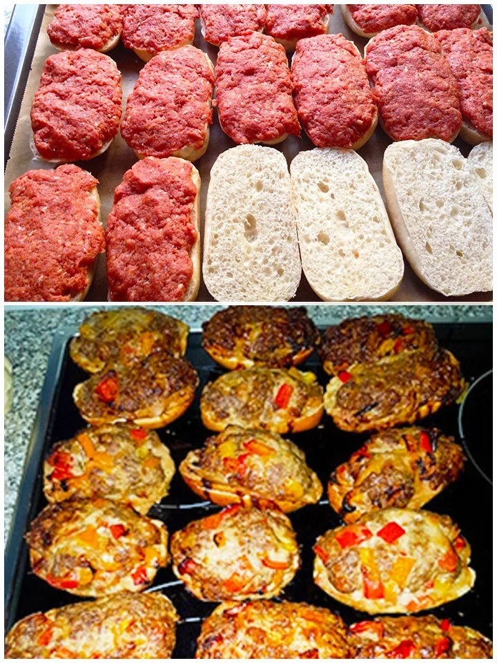 Brötchen mit Hackfleisch und geschmolzenem Käse auf einem Tisch
