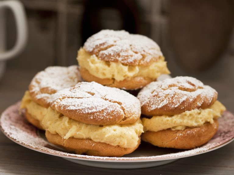 Windbeutel mit Vanillecreme-Sahne-Füllung – himmlisch leicht & unwiderstehlich