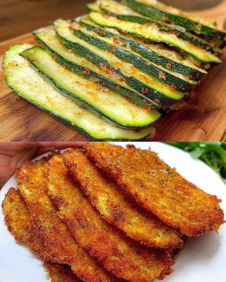 Panierte Zucchini Scheiben mit Parmesan auf einem Teller serviert