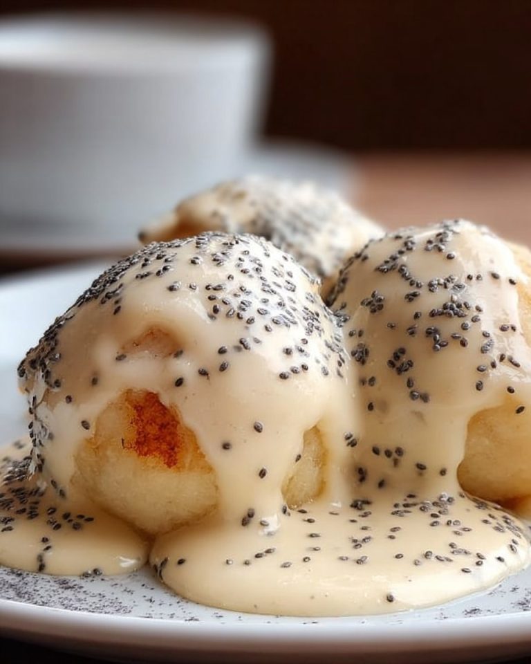 Germknödel – fluffige, gedämpfte Süßknödel mit Pflaumenmarmelade & Vanillesauce