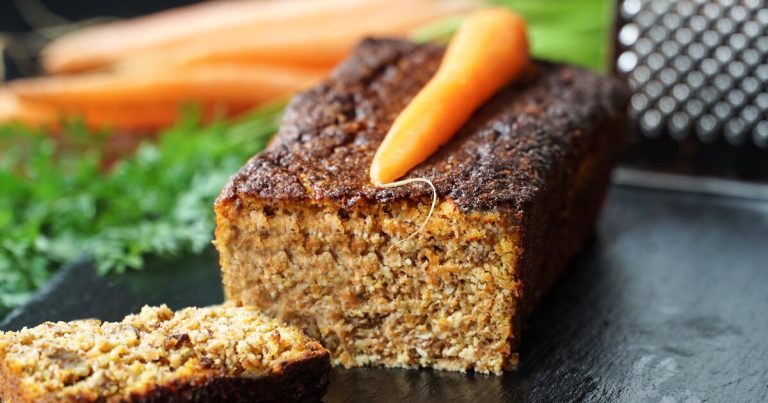 🥕 Kurkuma-Ingwer-Karotten-Frühstückskuchen – gesund, saftig & goldgelb! ✨
