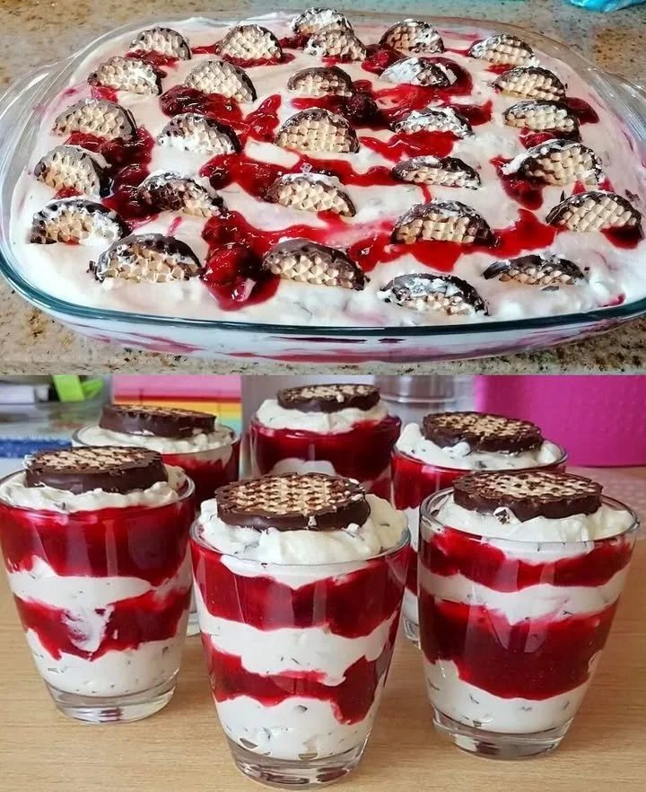 Zauberkuss Dessert mit Schokolade und frischen Früchten serviert