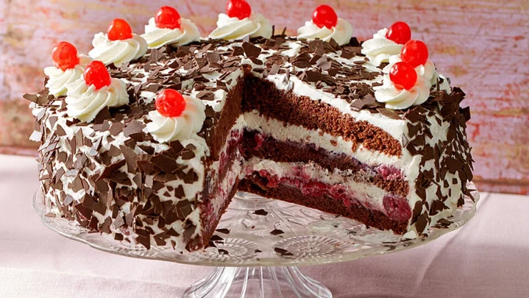 Schwarzwälder Kirschtorte – Der klassische Genuss wie von Oma!