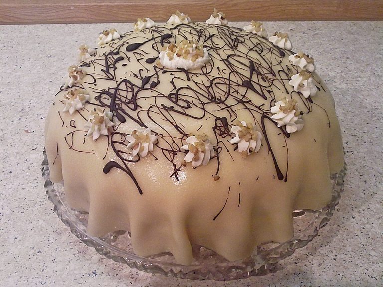 Die klassische Marzipantorte