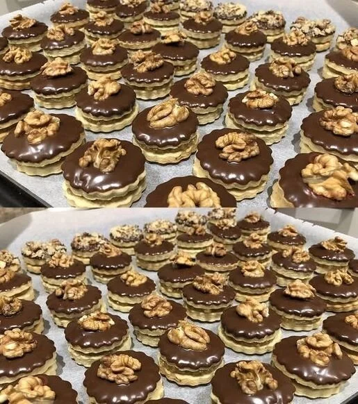 Leckere Ischler Törtchen mit Schokolade und Marmelade