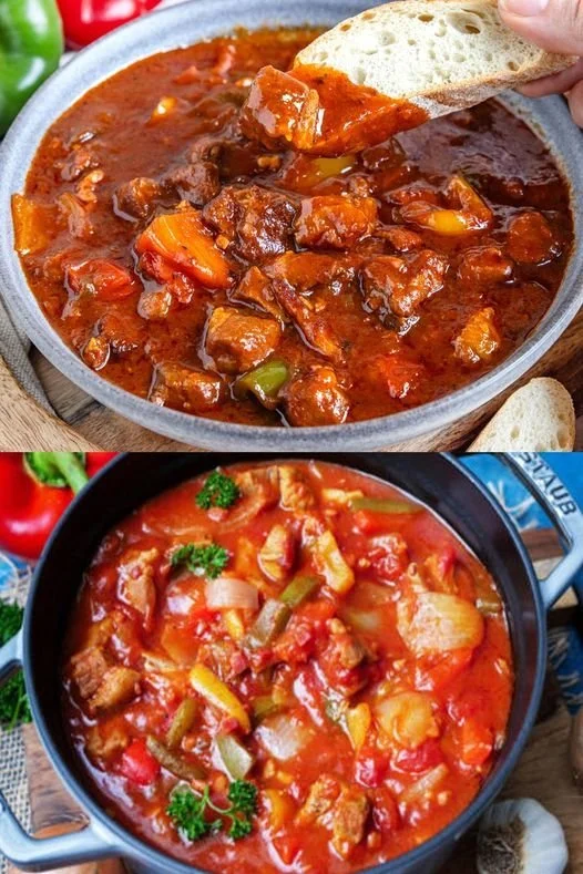 Schaschliktopf mit köstlichen Fleischspießen und buntem Gemüse.