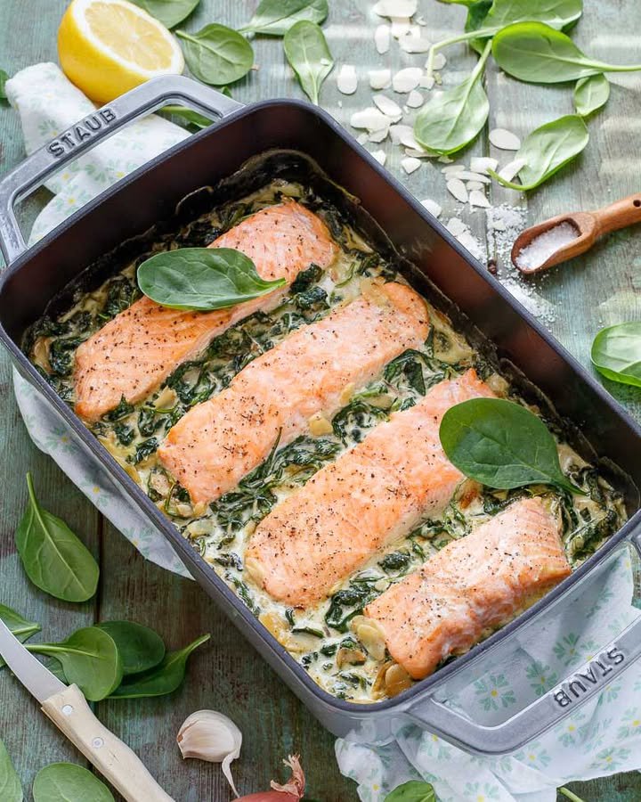 Lachsfilet auf Spinat